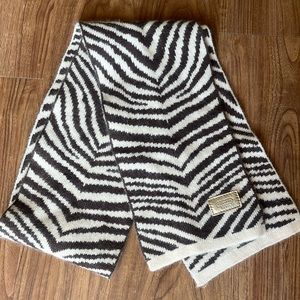 Vintage Coach scarf. Like new. Non smoker. Barely used.